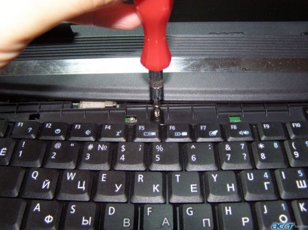 Как снять клавиатуру. Ноутбуки Acer TravelMate и Extensa